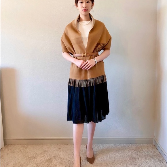 100% Authentic Hermes Cashmere Scarf Sold Out Online - Picture 1 of 16